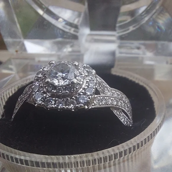 Neil Lane Bridal Set Round-Cut Diamond with Cushion Halo 14K White Gold - Picture 5 of 6